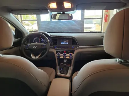 Hyundai Elantra 2018 года за 9 500 000 тг. в Атырау – фото 12