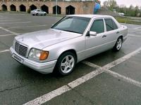 Mercedes-Benz E 220 1993 года за 2 300 000 тг. в Усть-Каменогорск