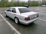 Mercedes-Benz E 220 1993 года за 2 300 000 тг. в Усть-Каменогорск – фото 4