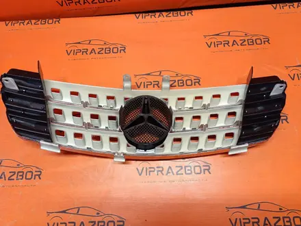 Решетка центральная радиатора Mercedes-Benz w164 ML за 50 000 тг. в Астана – фото 4