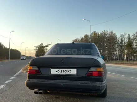 Mercedes-Benz E 200 1993 года за 2 000 000 тг. в Павлодар – фото 9