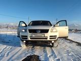 Volkswagen Touareg 2003 года за 3 200 000 тг. в Алматы – фото 4