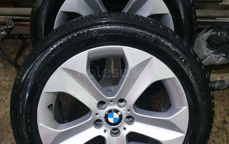 Зимние шины с дисками BMW 255/50 R19 за 480 000 тг. в Алматы