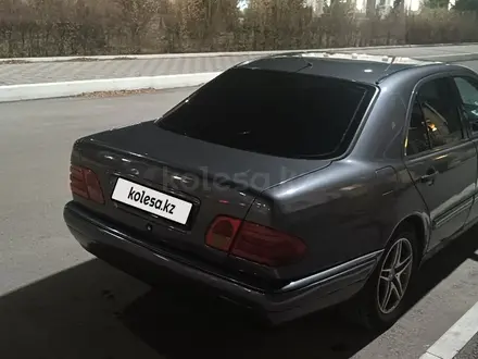 Mercedes-Benz E 240 1998 года за 2 000 000 тг. в Караганда – фото 4