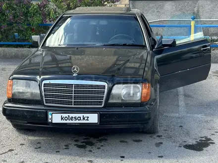 Mercedes-Benz E 320 1993 года за 2 000 000 тг. в Караганда – фото 4