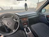 Mercedes-Benz E 220 1994 годаүшін2 200 000 тг. в Балхаш – фото 4