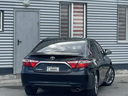 Toyota Camry 2015 года за 6 000 000 тг. в Актобе – фото 2