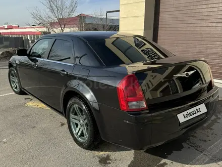 Chrysler 300C 2005 года за 4 700 000 тг. в Шымкент – фото 7