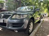 Volkswagen Touareg 2007 года за 5 500 000 тг. в Алматы – фото 2