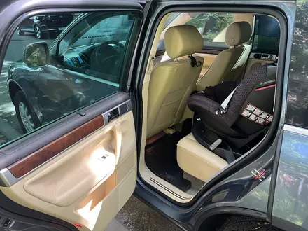 Volkswagen Touareg 2007 года за 5 500 000 тг. в Алматы – фото 8