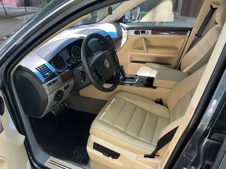 Volkswagen Touareg 2007 года за 5 500 000 тг. в Алматы – фото 9