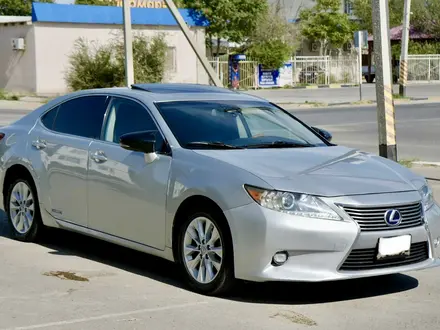 Lexus ES 300h 2013 года за 8 000 000 тг. в Актау