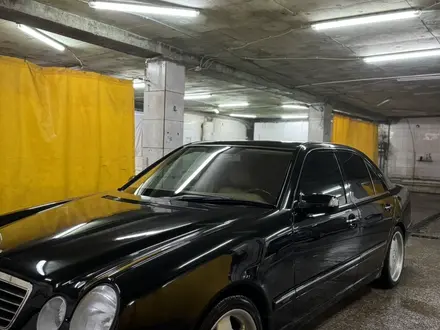 Mercedes-Benz E 320 2001 года за 6 100 000 тг. в Астана – фото 2