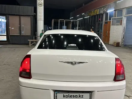 Chrysler 300C 2005 года за 3 500 000 тг. в Алматы – фото 2