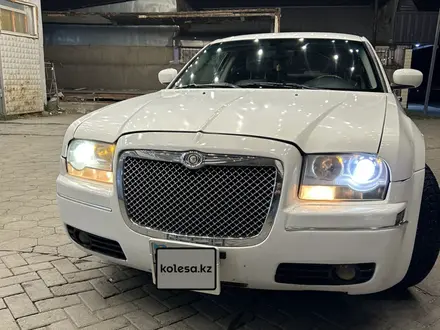 Chrysler 300C 2005 года за 3 500 000 тг. в Алматы – фото 5