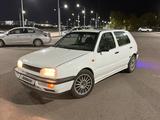 Volkswagen Golf 1994 годаүшін1 300 000 тг. в Караганда