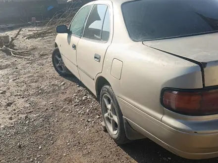 Toyota Camry 1997 года за 1 500 000 тг. в Шымкент – фото 4