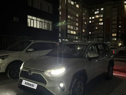 Toyota RAV4 2024 года за 15 900 000 тг. в Атырау – фото 2