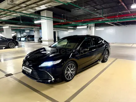 Toyota Camry 2022 года за 17 300 000 тг. в Астана