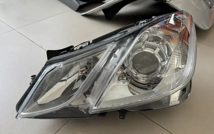 Фара передняя W207 Mercedes за 120 000 тг. в Алматы