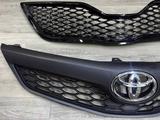 Toyota Camry 45 50 решетки за 15 000 тг. в Алматы – фото 2