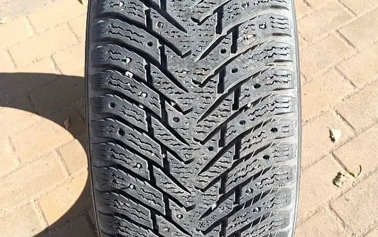 ОДНА шина 225/50 R17 — "Nokian Hakkapeliitta 8" (Россия), шипованүшін35 000 тг. в Астана