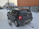 Volkswagen Polo 2003 года за 1 400 000 тг. в Актобе – фото 4