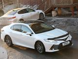 Toyota Camry 2022 года за 21 200 000 тг. в Астана