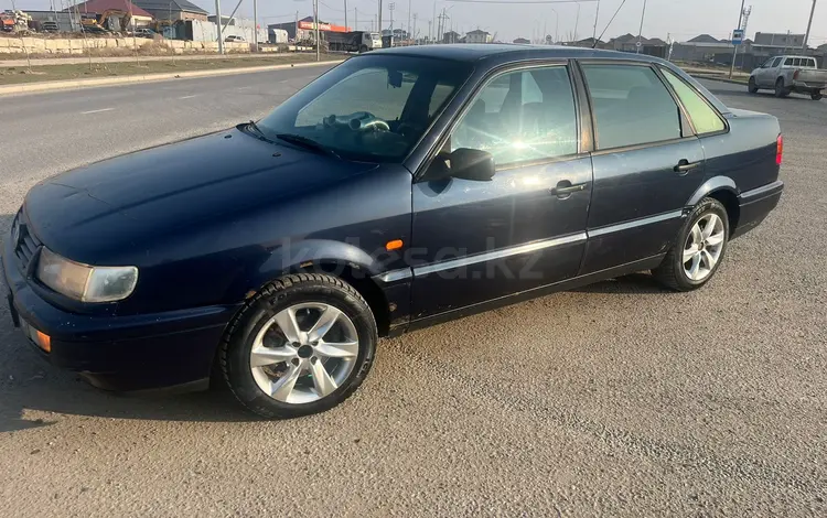 Volkswagen Passat 1993 годаfor1 300 000 тг. в Шымкент