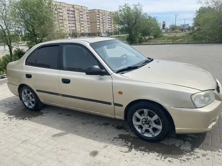 Hyundai Accent 2005 года за 1 350 000 тг. в Актобе – фото 2