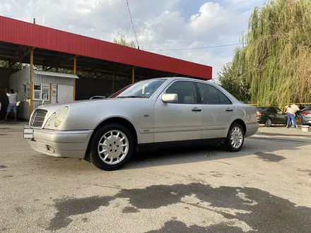 Mercedes-Benz E 230 1996 года за 3 300 000 тг. в Шымкент – фото 2