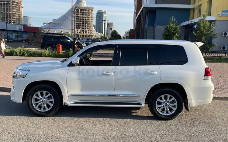 Toyota Land Cruiser 2017 годаfor29 500 000 тг. в Астана