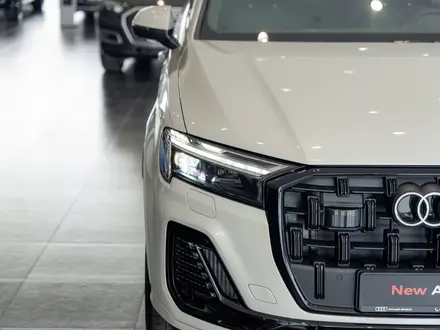Audi Q7 55 TFSI 2024 года за 53 970 000 тг. в Алматы – фото 11