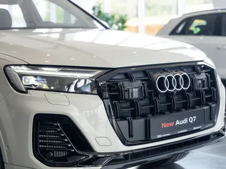 Audi Q7 55 TFSI 2024 года за 53 970 000 тг. в Алматы – фото 13