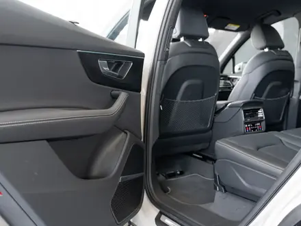 Audi Q7 55 TFSI 2024 года за 53 970 000 тг. в Алматы – фото 30