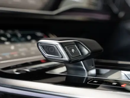Audi Q7 55 TFSI 2024 года за 53 970 000 тг. в Алматы – фото 42