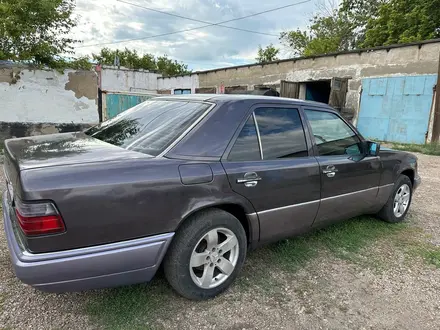 Mercedes-Benz E 220 1994 года за 1 950 000 тг. в Астана – фото 6