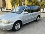 Kia Carnival 2001 года за 2 900 000 тг. в Шымкент – фото 2