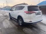 Toyota RAV4 2016 годаfor12 500 000 тг. в Атырау – фото 3