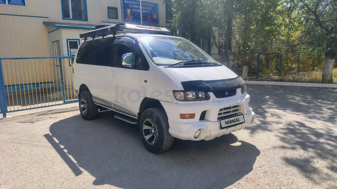 Mitsubishi Delica, 2005