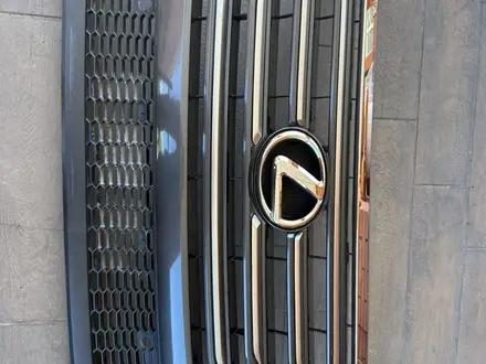 Решетка бампера Lexus GX460 за 80 000 тг. в Актобе