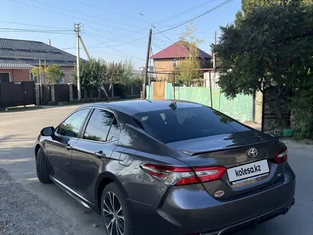 Toyota Camry 2019 года за 11 700 000 тг. в Алматы – фото 7