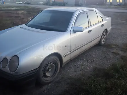 Mercedes-Benz E 220 1996 года за 1 300 000 тг. в Астана – фото 2