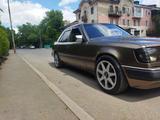 Mercedes-Benz E 260 1987 годаүшін3 500 000 тг. в Караганда