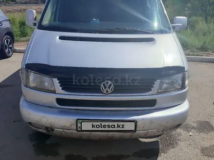 Volkswagen Caravelle 2000 года за 3 600 000 тг. в Караганда