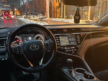 Toyota Camry 2019 года за 14 800 000 тг. в Алматы – фото 5