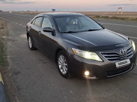 Toyota Camry 2010 года за 4 800 000 тг. в Уральск – фото 2