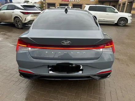 Hyundai Elantra 2021 года за 9 000 000 тг. в Актобе – фото 2