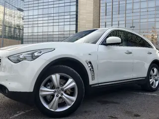 Infiniti FX35, 2011