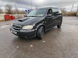 Kia Carnival 2000 годаfor1 350 000 тг. в Шахтинск